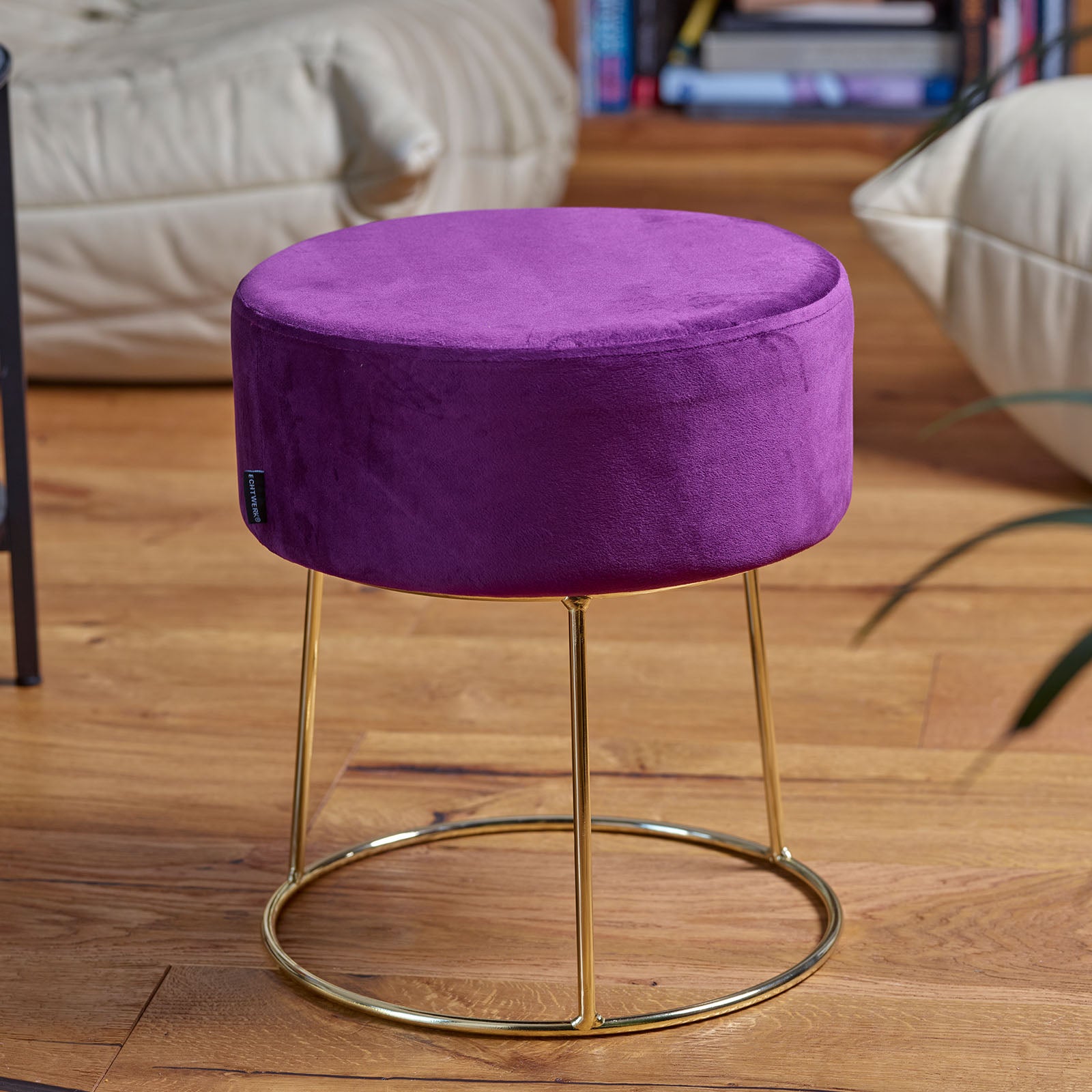 Sitzhocker "Marylin" mit Samtbezug und goldenen Metallbeinen