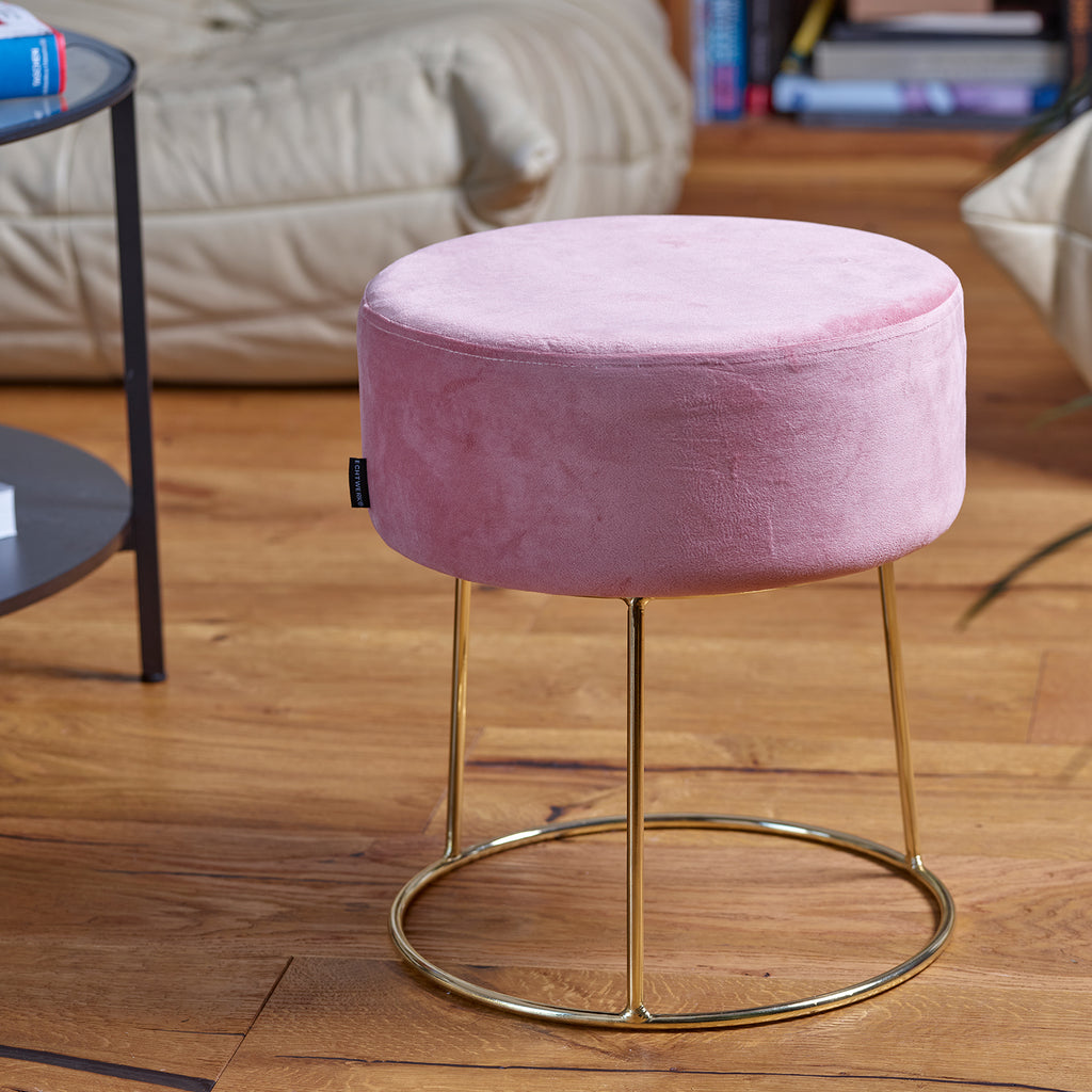 Sitzhocker "Marylin" mit Samtbezug und goldenen Metallbeinen